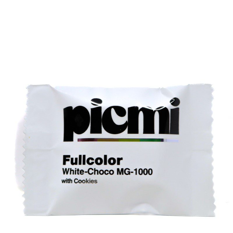 A small pack of Picmi Full Color WHite-choco MG-1000 with cookies